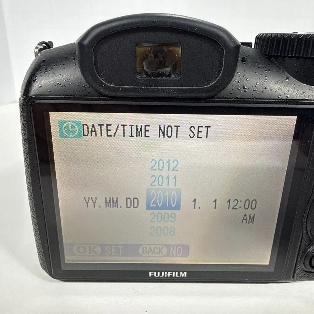 Fujifilm FinePix S Series S1800 12.2MP Digital Camera 18x Zoom w/ SD Card Tested